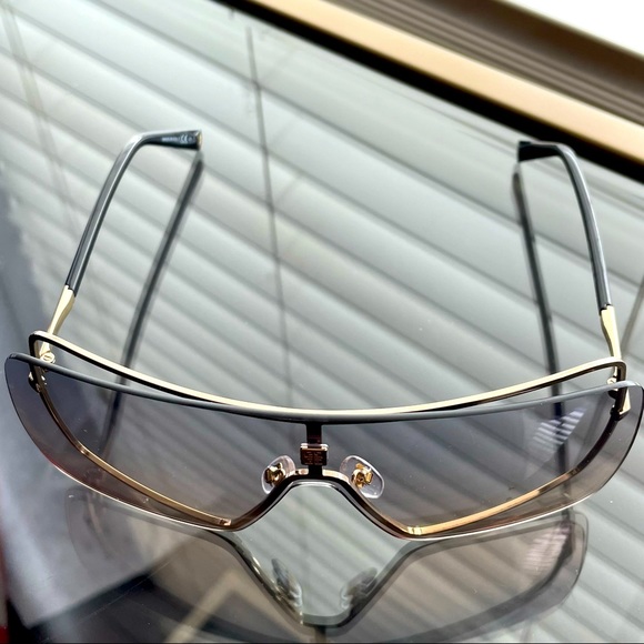 New Unisex Givenchy Sunglasses - Picture 5 of 14